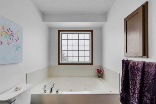265 Bridlemeadows Common Sw, Calgary, AB - Indoor Photo Showing Bathroom