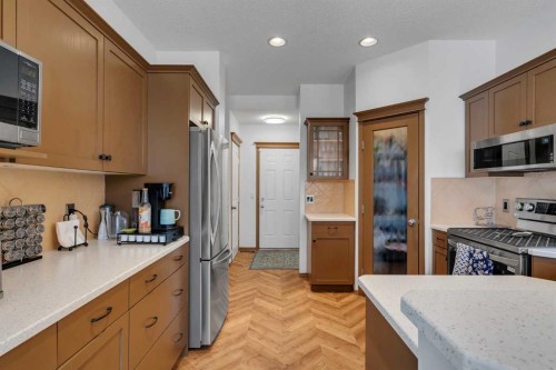 265 Bridlemeadows Common Sw, Calgary, AB - Indoor Photo Showing Kitchen