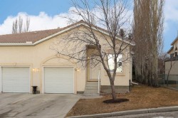 13 Scimitar Heath NW Calgary, AB T3L 2E1