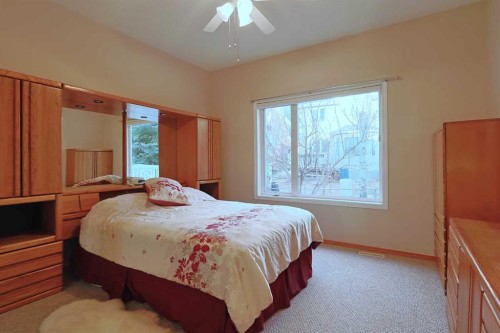 13 Scimitar Heath Nw, Calgary, AB - Indoor Photo Showing Bedroom