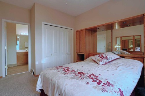 13 Scimitar Heath Nw, Calgary, AB - Indoor Photo Showing Bedroom