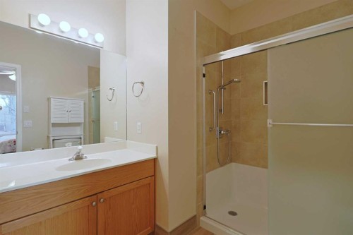 13 Scimitar Heath Nw, Calgary, AB - Indoor Photo Showing Bathroom