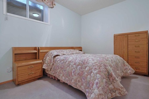 13 Scimitar Heath Nw, Calgary, AB - Indoor Photo Showing Bedroom