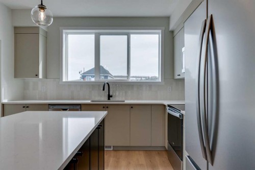 1273 Creekview Drive Sw, Calgary, AB - Indoor Photo Showing Kitchen