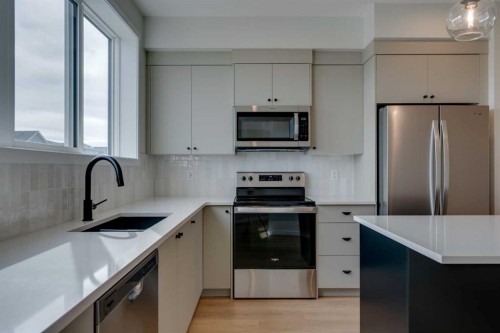1273 Creekview Drive Sw, Calgary, AB - Indoor Photo Showing Kitchen With Upgraded Kitchen