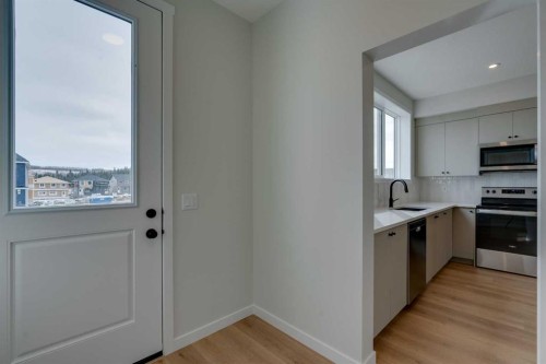 1273 Creekview Drive Sw, Calgary, AB - Indoor Photo Showing Kitchen