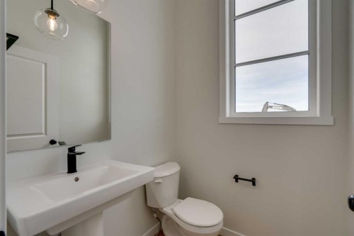 1273 Creekview Drive Sw, Calgary, AB - Indoor Photo Showing Bathroom