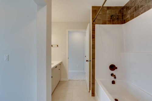1273 Creekview Drive Sw, Calgary, AB - Indoor Photo Showing Bathroom