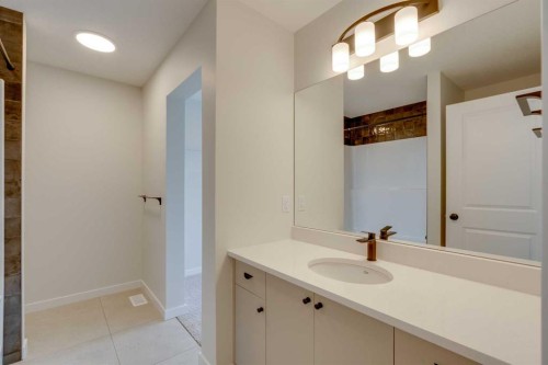 1273 Creekview Drive Sw, Calgary, AB - Indoor Photo Showing Bathroom