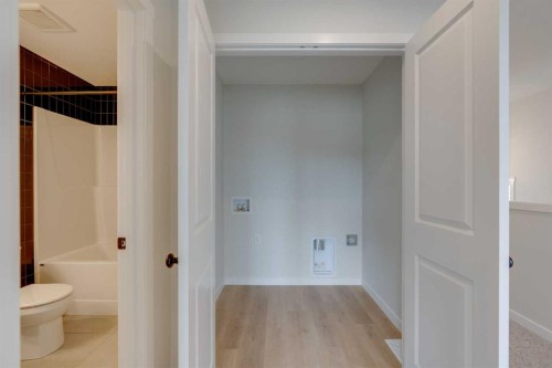 1273 Creekview Drive Sw, Calgary, AB - Indoor Photo Showing Other Room