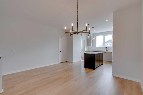 1273 Creekview Drive Sw, Calgary, AB - Indoor Photo Showing Kitchen