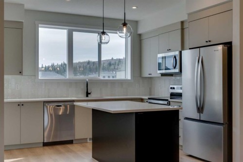 1273 Creekview Drive Sw, Calgary, AB - Indoor Photo Showing Kitchen