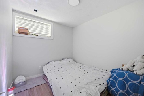 50 Saddleback Road Ne, Calgary, AB - Indoor Photo Showing Bedroom