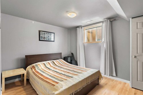 180 Cranfield Park Se, Calgary, AB - Indoor Photo Showing Bedroom