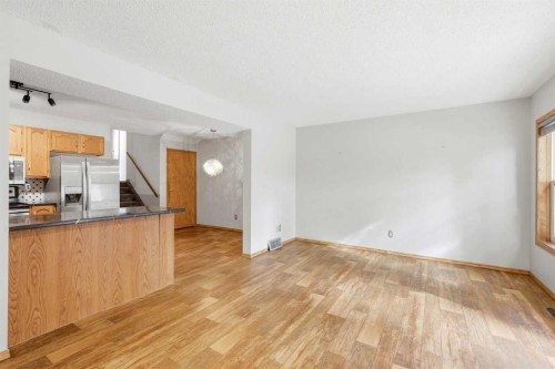 4B Millview Way Sw, Calgary, AB - Indoor Photo Showing Kitchen