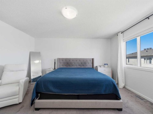 62 Yorkstone Heath Sw, Calgary, AB - Indoor Photo Showing Bedroom