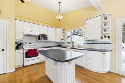 5219 Viceroy Drive Nw, Calgary, AB - Indoor Photo Showing Kitchen