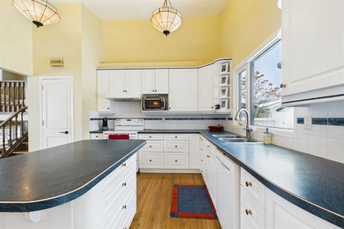 5219 Viceroy Drive Nw, Calgary, AB - Indoor Photo Showing Kitchen With Double Sink