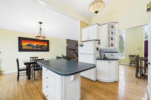 5219 Viceroy Drive Nw, Calgary, AB - Indoor Photo Showing Kitchen