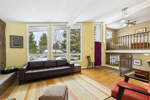 5219 Viceroy Drive Nw, Calgary, AB - Indoor Photo Showing Living Room