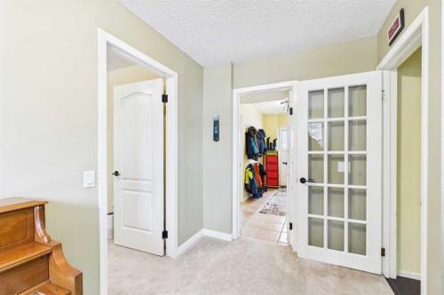 5219 Viceroy Drive Nw, Calgary, AB - Indoor Photo Showing Other Room