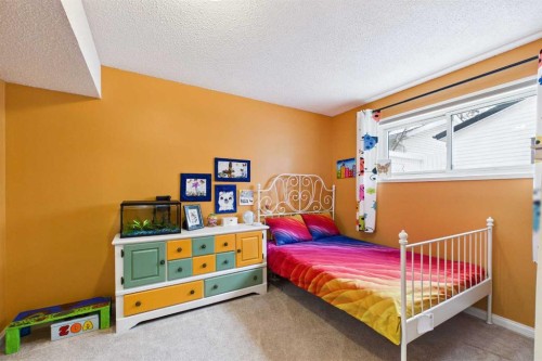 5219 Viceroy Drive Nw, Calgary, AB - Indoor Photo Showing Bedroom