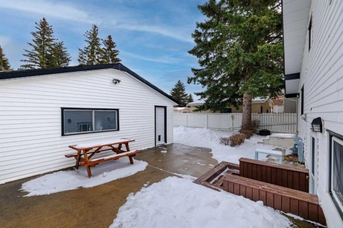 5219 Viceroy Drive Nw, Calgary, AB - Outdoor With Exterior