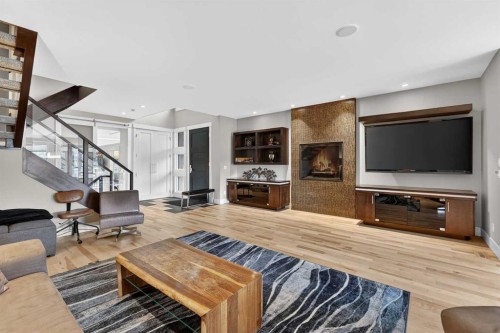 2718 19 Street Sw, Calgary, AB - Indoor Photo Showing Other Room