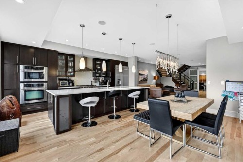 2718 19 Street Sw, Calgary, AB - Indoor