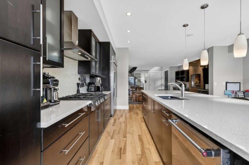 2718 19 Street Sw, Calgary, AB - Indoor Photo Showing Kitchen With Upgraded Kitchen