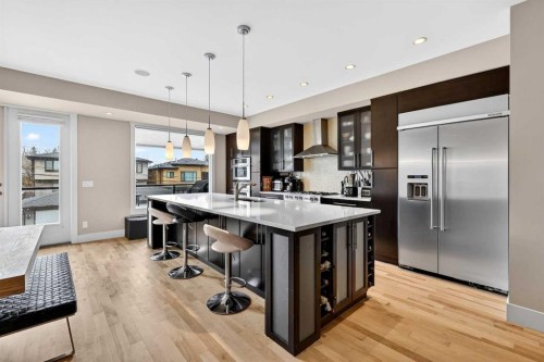 2718 19 Street Sw, Calgary, AB - Indoor Photo Showing Kitchen With Upgraded Kitchen