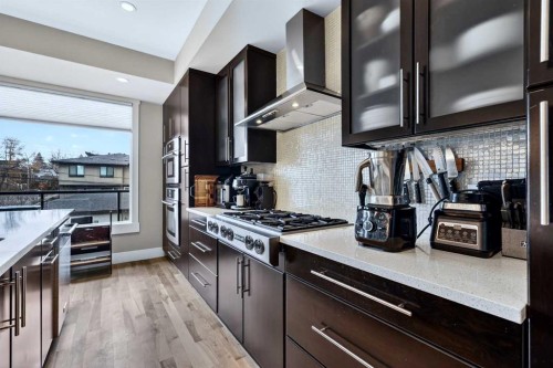 2718 19 Street Sw, Calgary, AB - Indoor Photo Showing Kitchen With Upgraded Kitchen