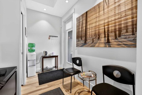 2718 19 Street Sw, Calgary, AB - Indoor Photo Showing Other Room