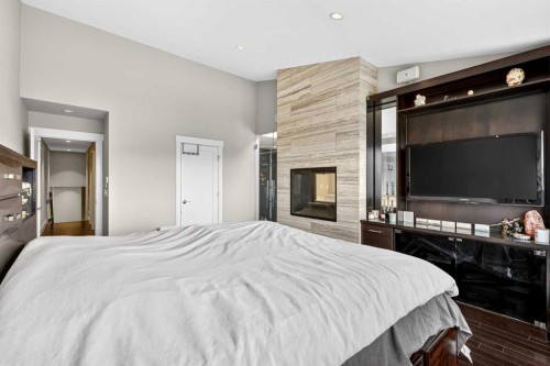 2718 19 Street Sw, Calgary, AB - Indoor Photo Showing Bedroom