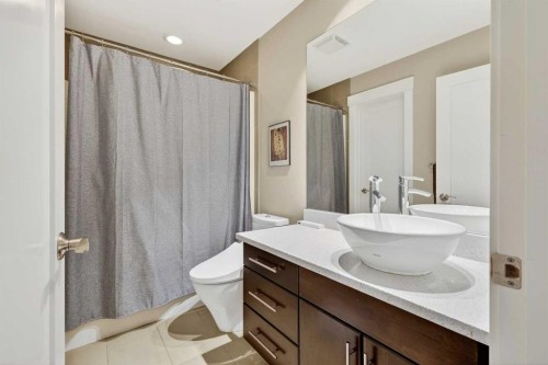 2718 19 Street Sw, Calgary, AB - Indoor Photo Showing Bathroom