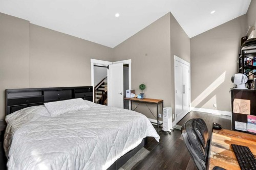 2718 19 Street Sw, Calgary, AB - Indoor Photo Showing Bedroom