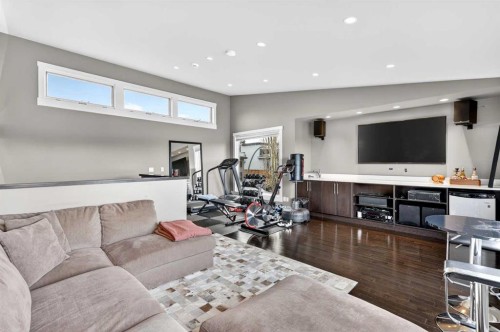 2718 19 Street Sw, Calgary, AB - Indoor Photo Showing Living Room