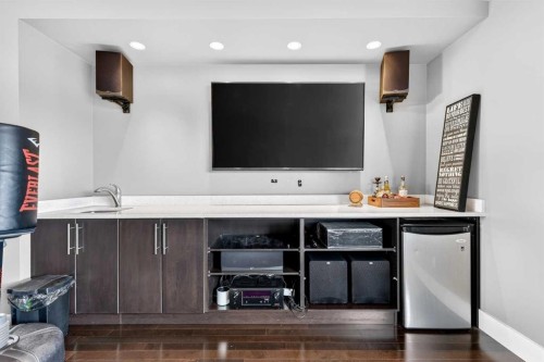 2718 19 Street Sw, Calgary, AB - Indoor