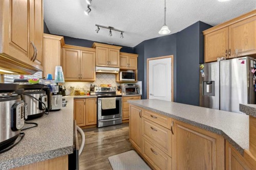 765 Qualicum Beach Bay, Chestermere, AB - Indoor Photo Showing Kitchen
