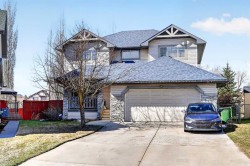 765 Qualicum Beach Bay Chestermere, AB T1X 1J1