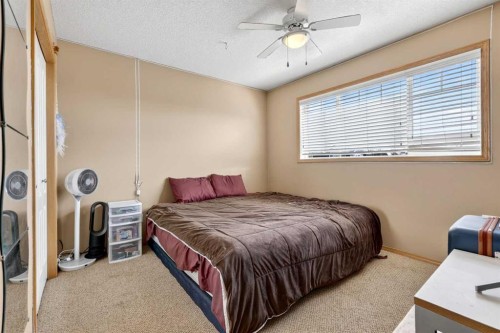 765 Qualicum Beach Bay, Chestermere, AB - Indoor Photo Showing Bedroom