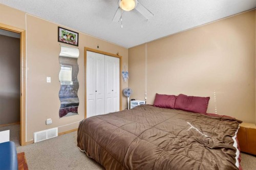 765 Qualicum Beach Bay, Chestermere, AB - Indoor Photo Showing Bedroom