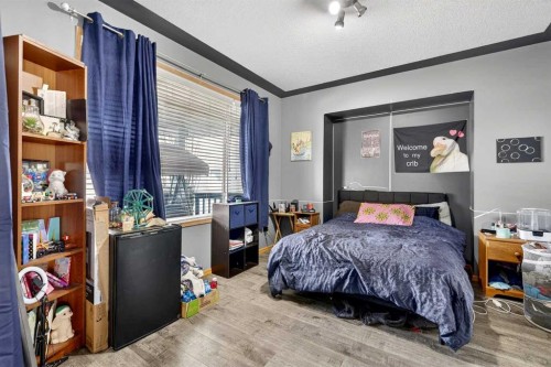 765 Qualicum Beach Bay, Chestermere, AB - Indoor Photo Showing Bedroom