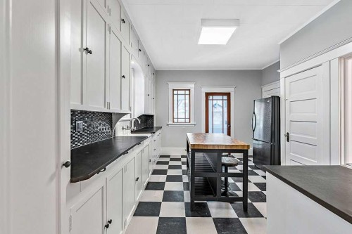 226 11 Street Nw, Calgary, AB - Indoor Photo Showing Kitchen