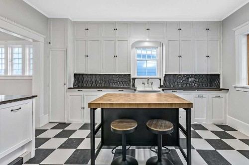226 11 Street Nw, Calgary, AB - Indoor Photo Showing Kitchen