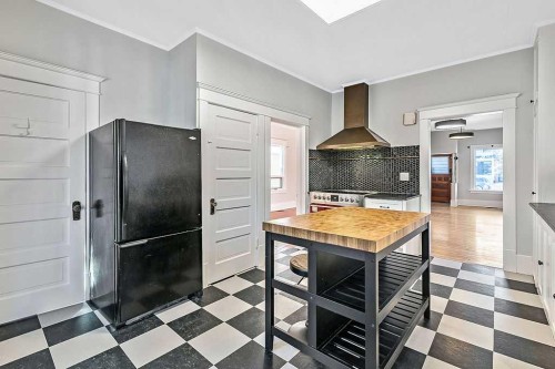 226 11 Street Nw, Calgary, AB - Indoor Photo Showing Other Room