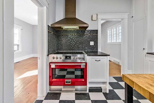 226 11 Street Nw, Calgary, AB - Indoor