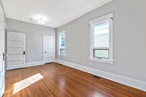 226 11 Street Nw, Calgary, AB - Indoor Photo Showing Other Room