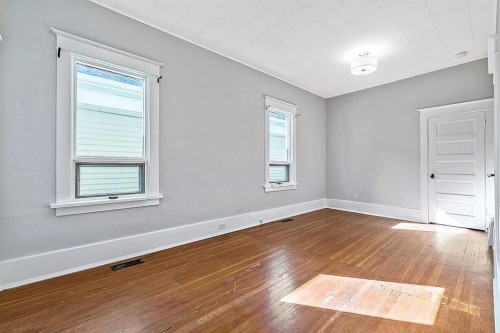 226 11 Street Nw, Calgary, AB - Indoor Photo Showing Other Room