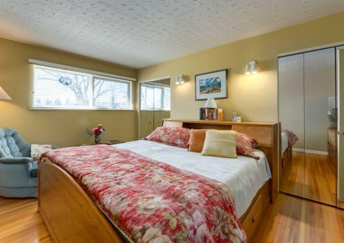 38 Spokane Street Sw, Calgary, AB - Indoor Photo Showing Bedroom